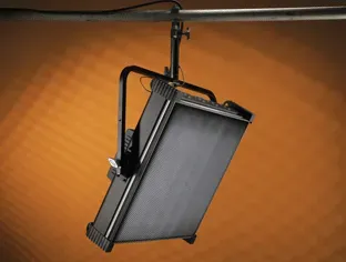 Kino Flo Imara S6 illuminatore LED con yoke DMX