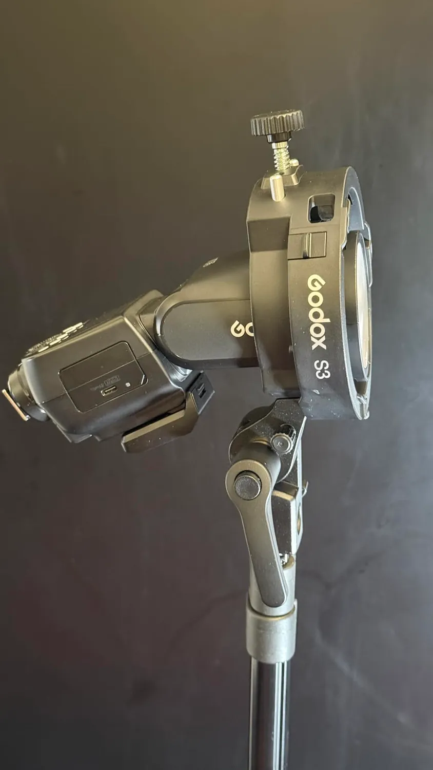 Godox S3 supporto universale flash attacco Bowens ±90°
